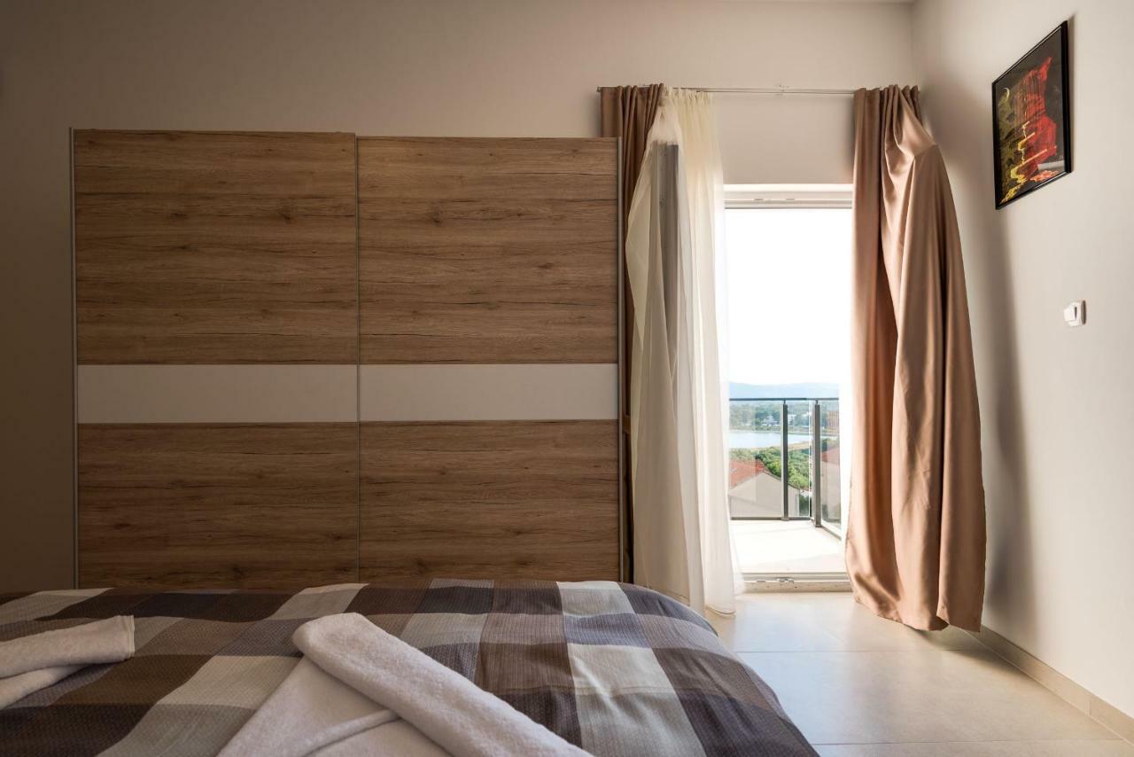 שיבניק Croatica Suites Podsolarsko מראה חיצוני תמונה
