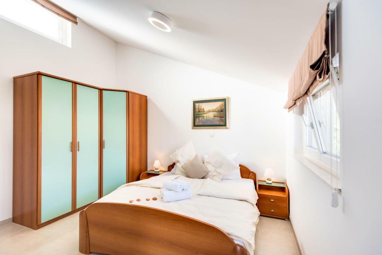 שיבניק Croatica Suites Podsolarsko מראה חיצוני תמונה